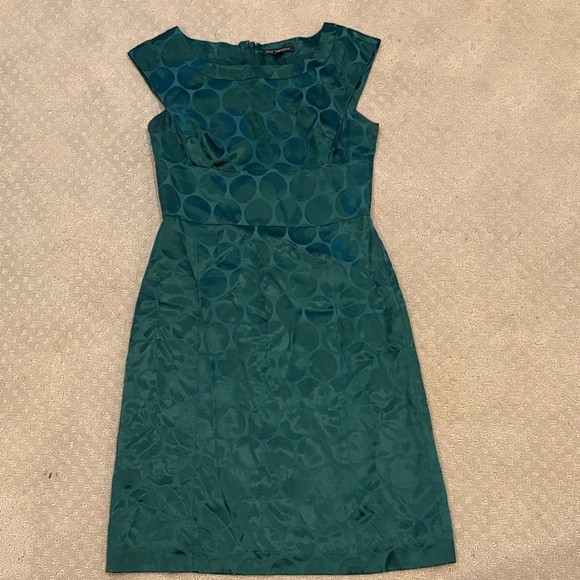 Elegant Green Dress banana republic for holiday, Christmas or wedding guest  sz 2 - www.panoramagroup.in